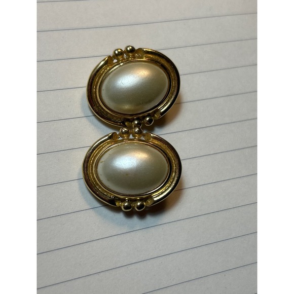 Vintage Earrings Classic Clip on Gold and Pearl - Picture 1 of 4